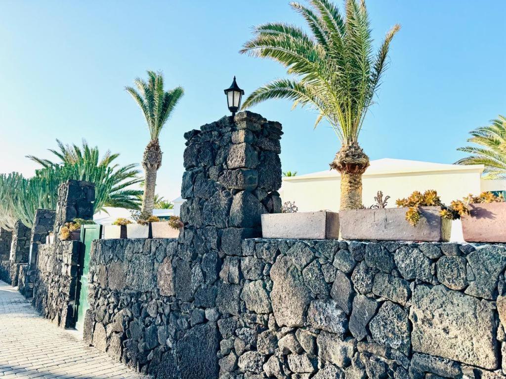 Luxury Bungalow Playa Roca Costa Teguise Exterior photo